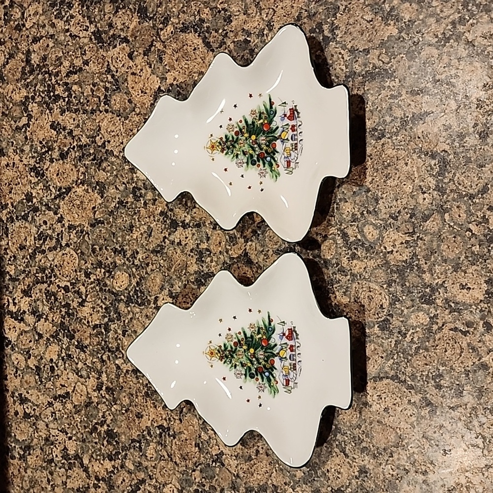 Salem Christmas Eve Porcelain Trinkets, Set of 2